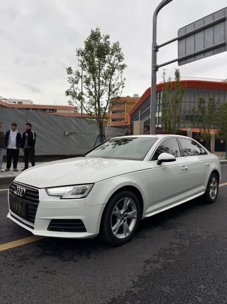 成都17年奥迪A4L3