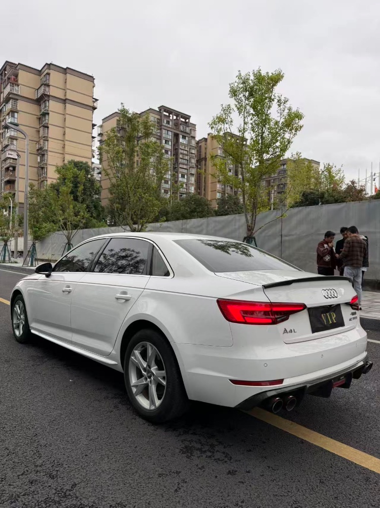 成都17年奥迪A4L4