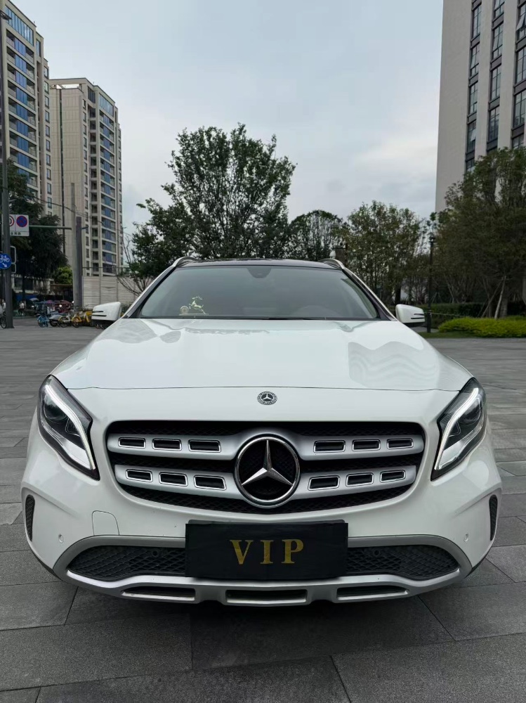 成都18年奔驰GLA1