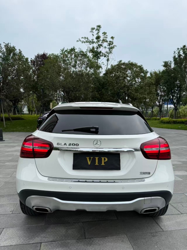 成都18年奔驰GLA5