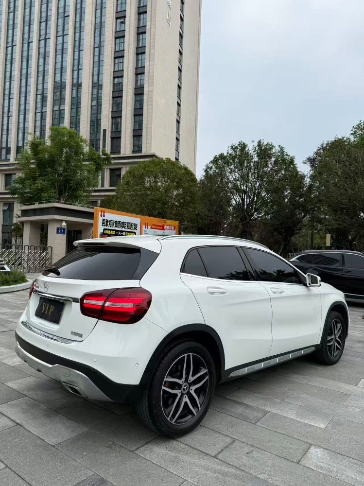 成都18年奔驰GLA6