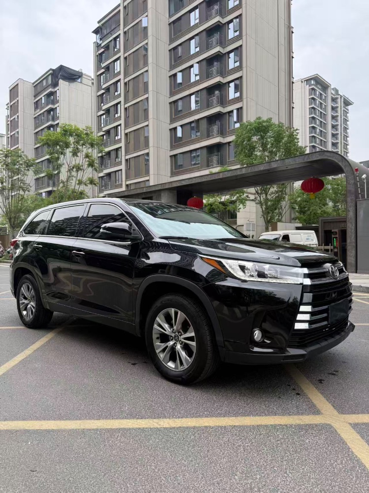 成都19年丰田汉兰达2