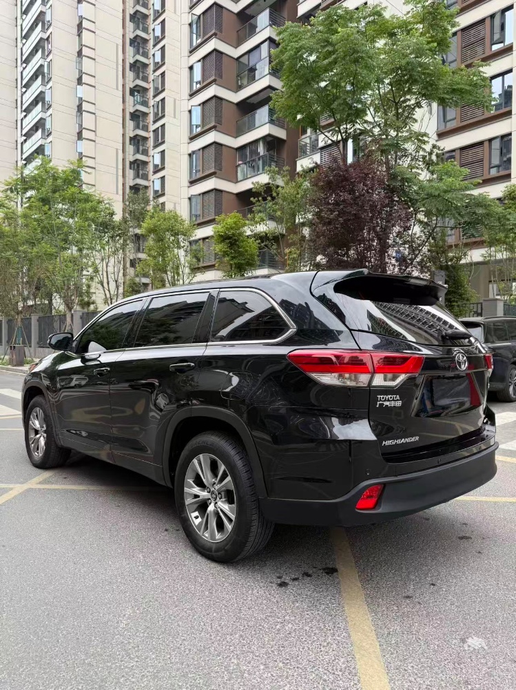 成都19年丰田汉兰达4