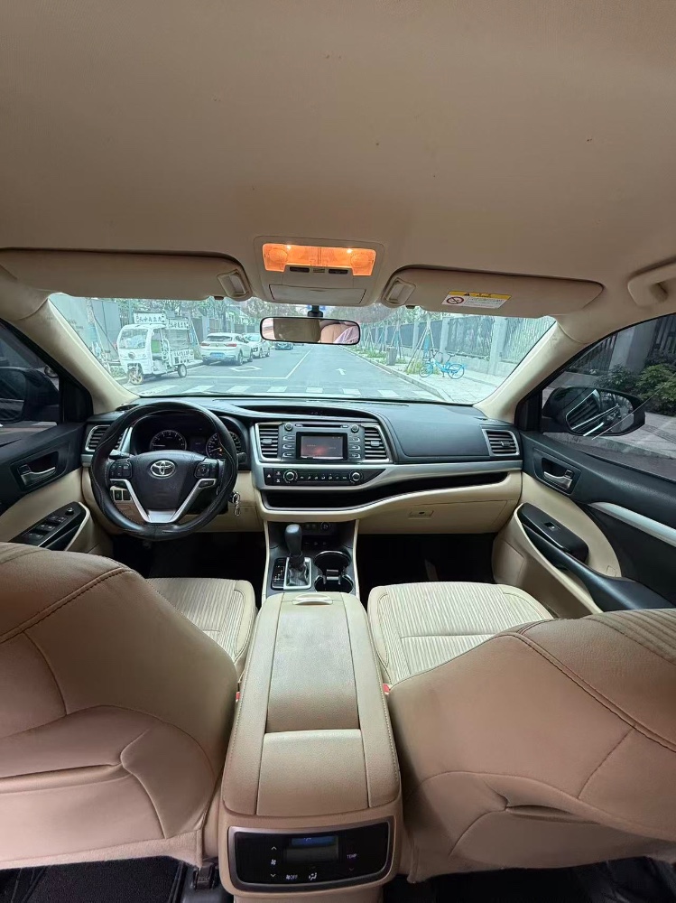 成都19年丰田汉兰达9