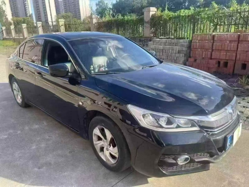 汕头16年本田雅阁3