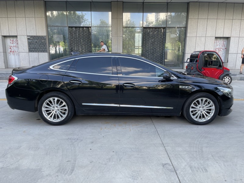 济宁19年别克君越8