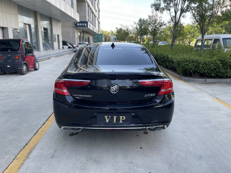 济宁19年别克君越9