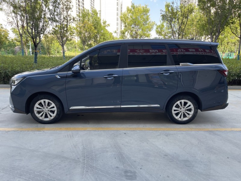 济宁22年五菱汽车佳辰7