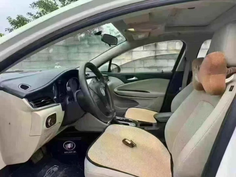 佛山19年别克威朗4