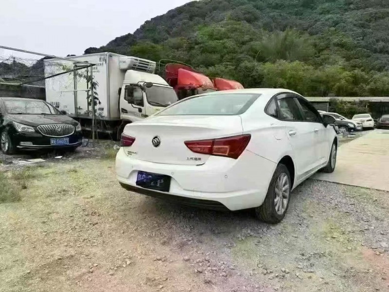 佛山19年别克威朗8