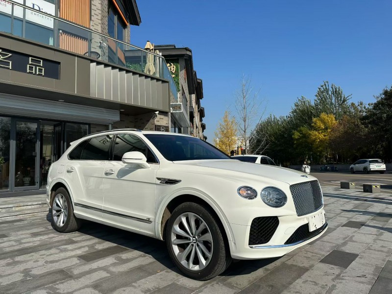 唐山21年宾利添越2