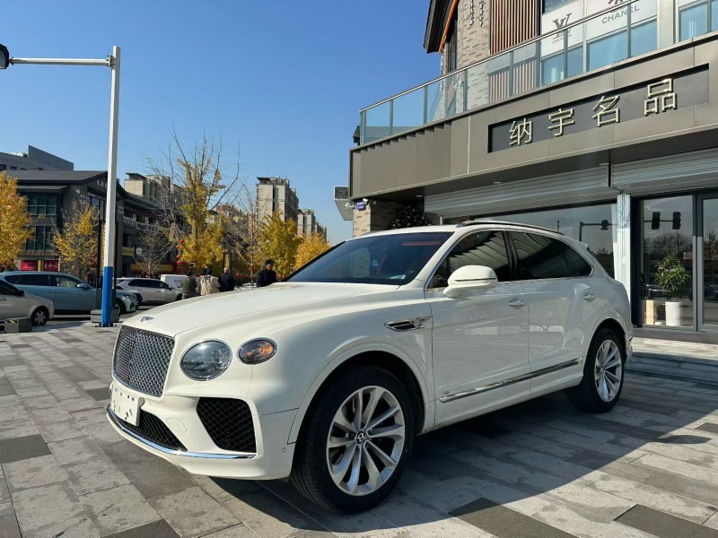 唐山21年宾利添越4