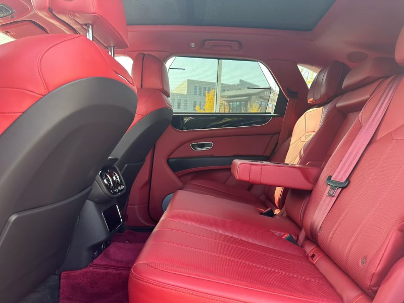 唐山21年宾利添越6