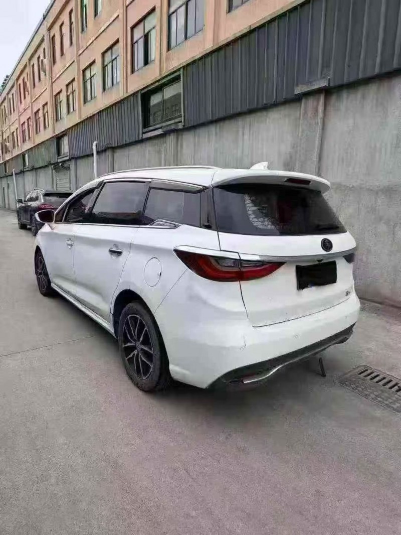 衢州17年比亚迪宋MAX8