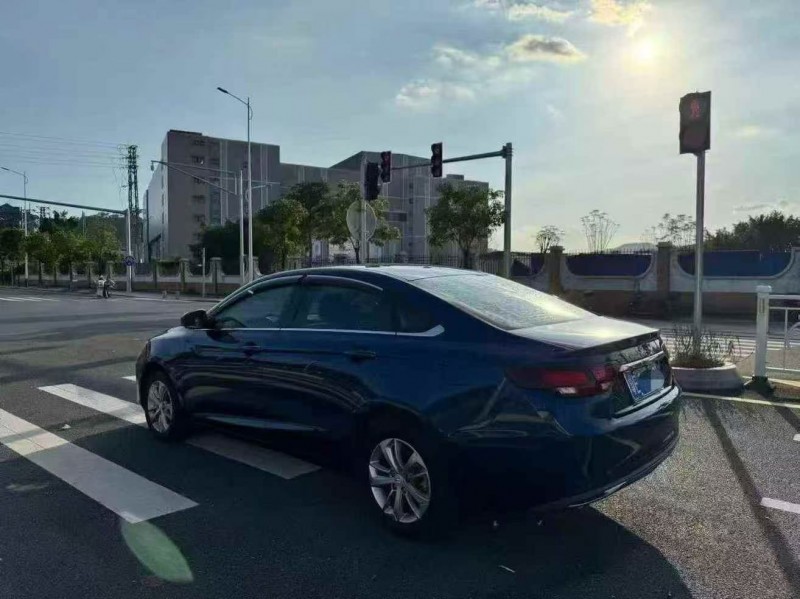 汕头21年吉利帝豪8