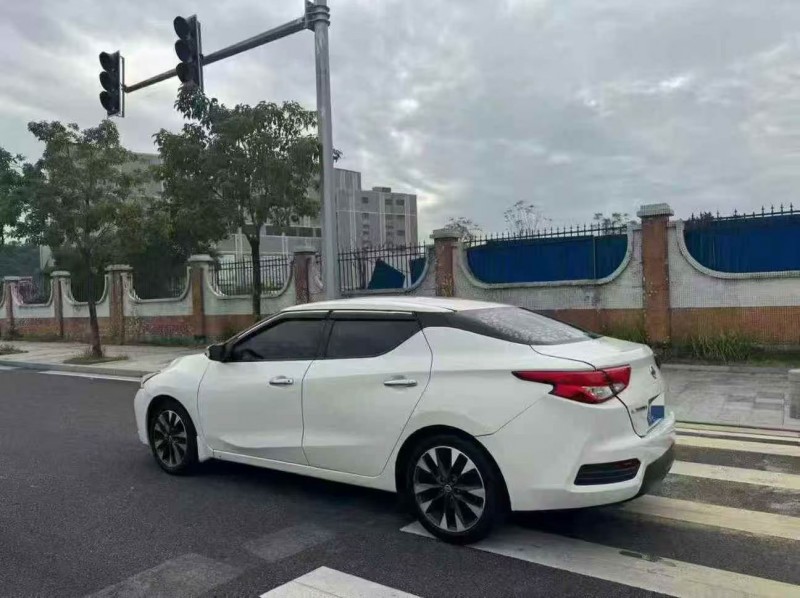 珠海19年日产蓝鸟4