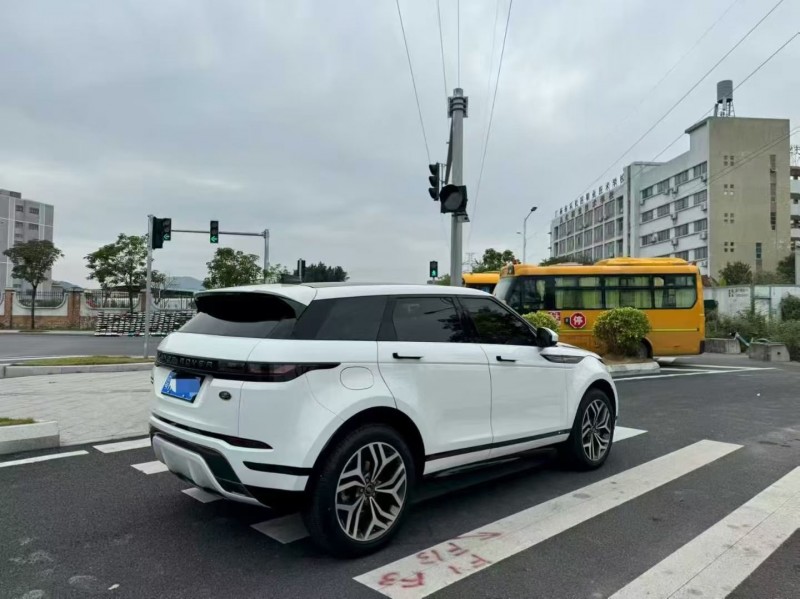 汕头21年路虎极光8