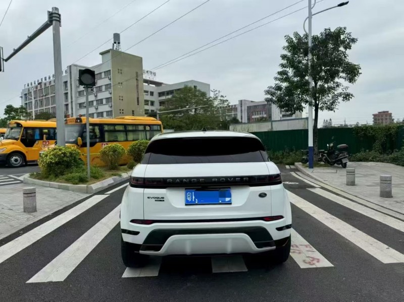 汕头21年路虎极光9