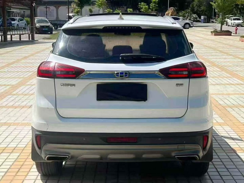 深圳19年吉利博越9