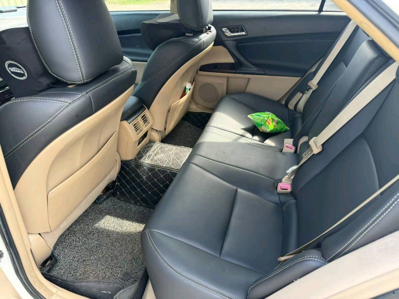 中山12年丰田锐志8