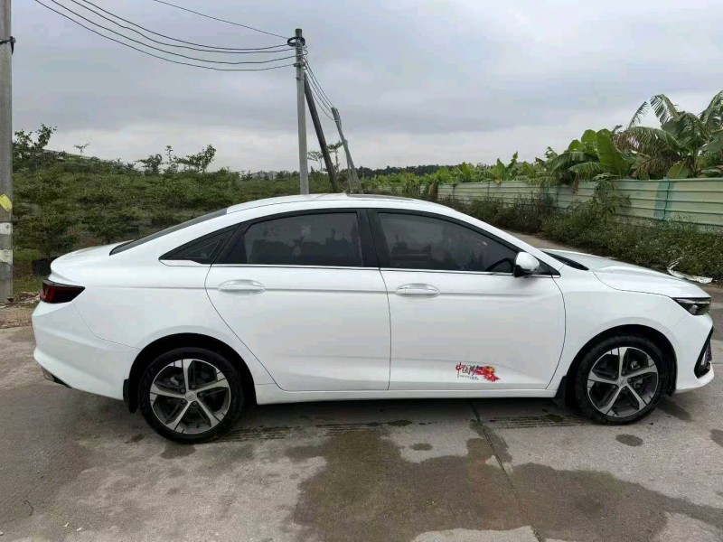 中山22年吉利帝豪3