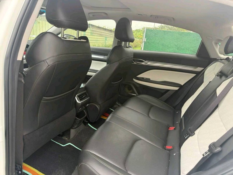 中山22年吉利帝豪8