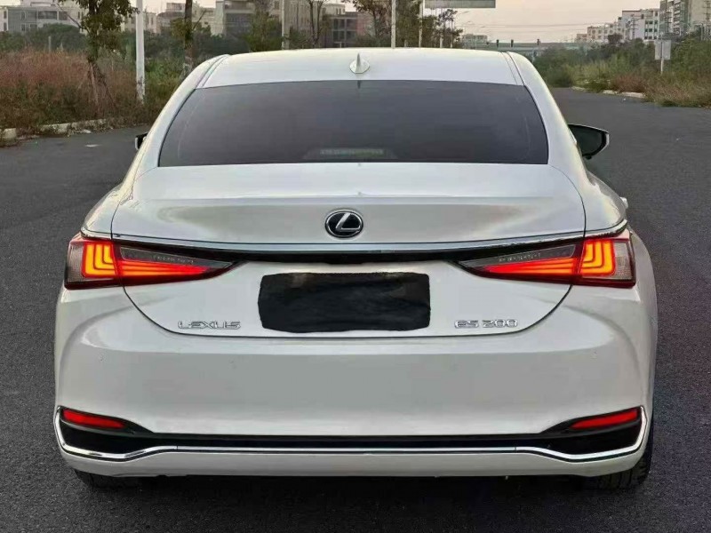 珠海20年雷克萨斯ES9