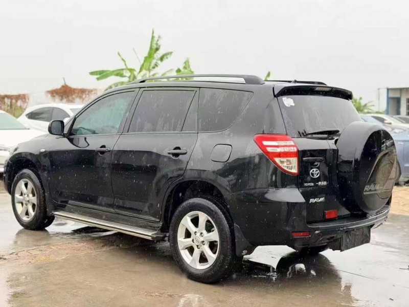 深圳10年丰田RAV48