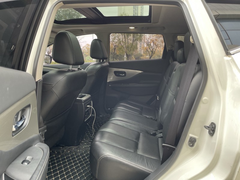 济宁18年日产楼兰4