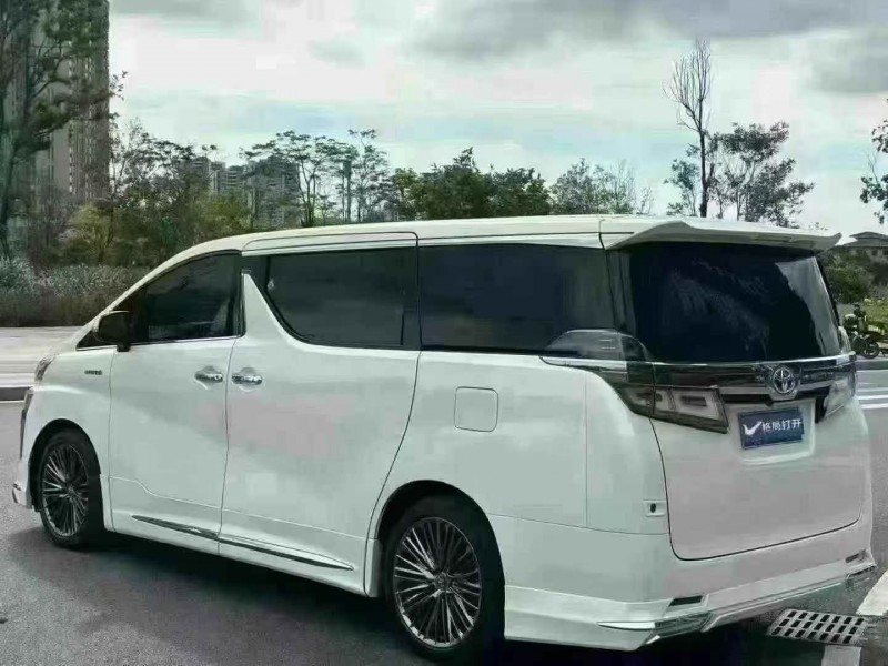 深圳19年丰田威尔法8