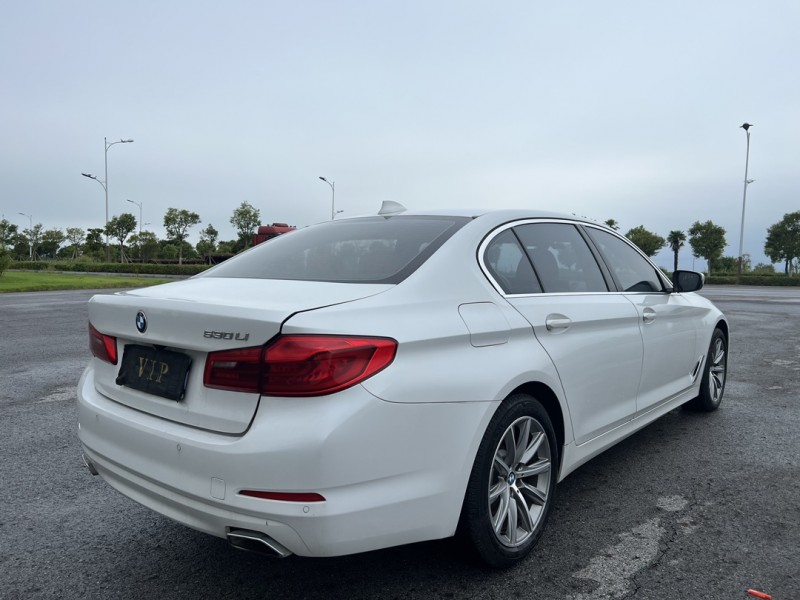 盐城18年宝马5系8