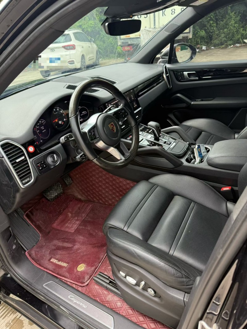 乐山21年保时捷卡宴3