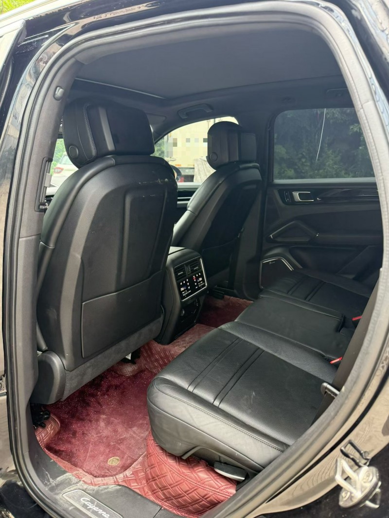 乐山21年保时捷卡宴4