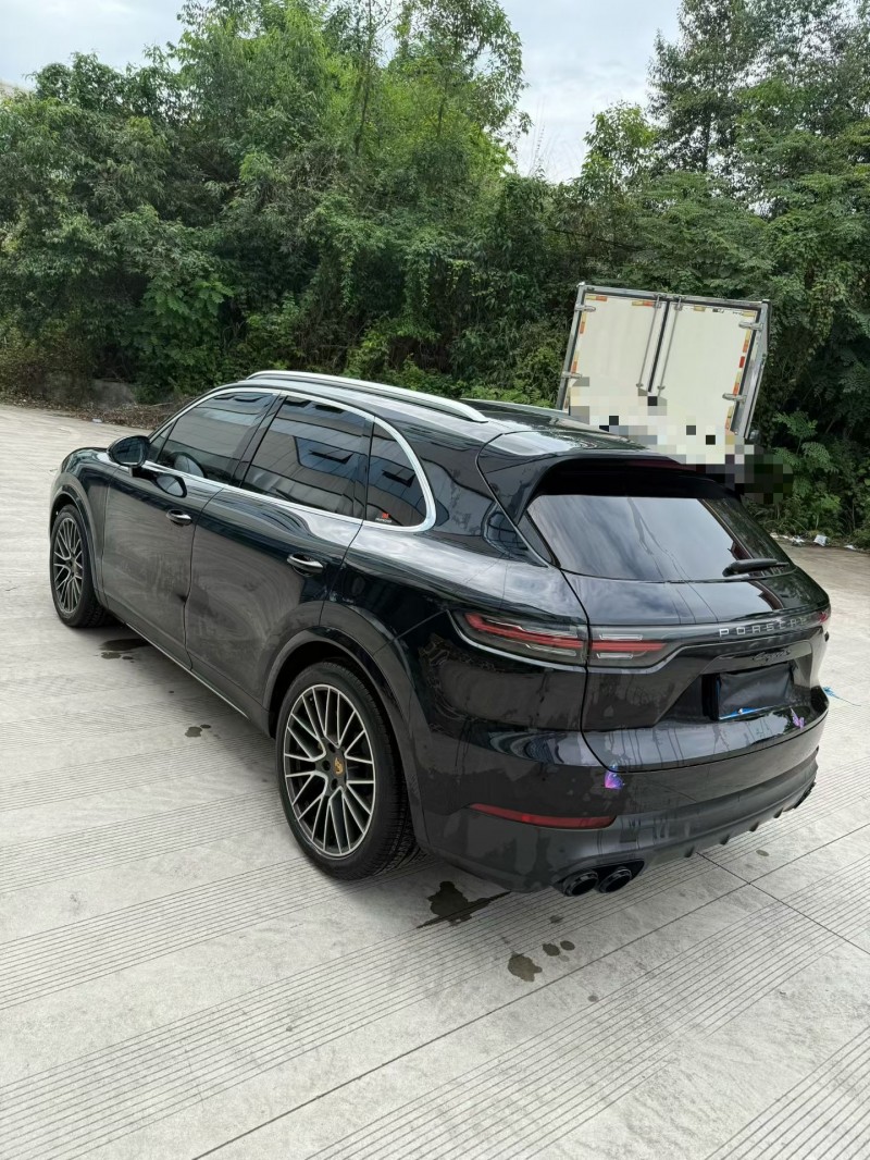 乐山21年保时捷卡宴6