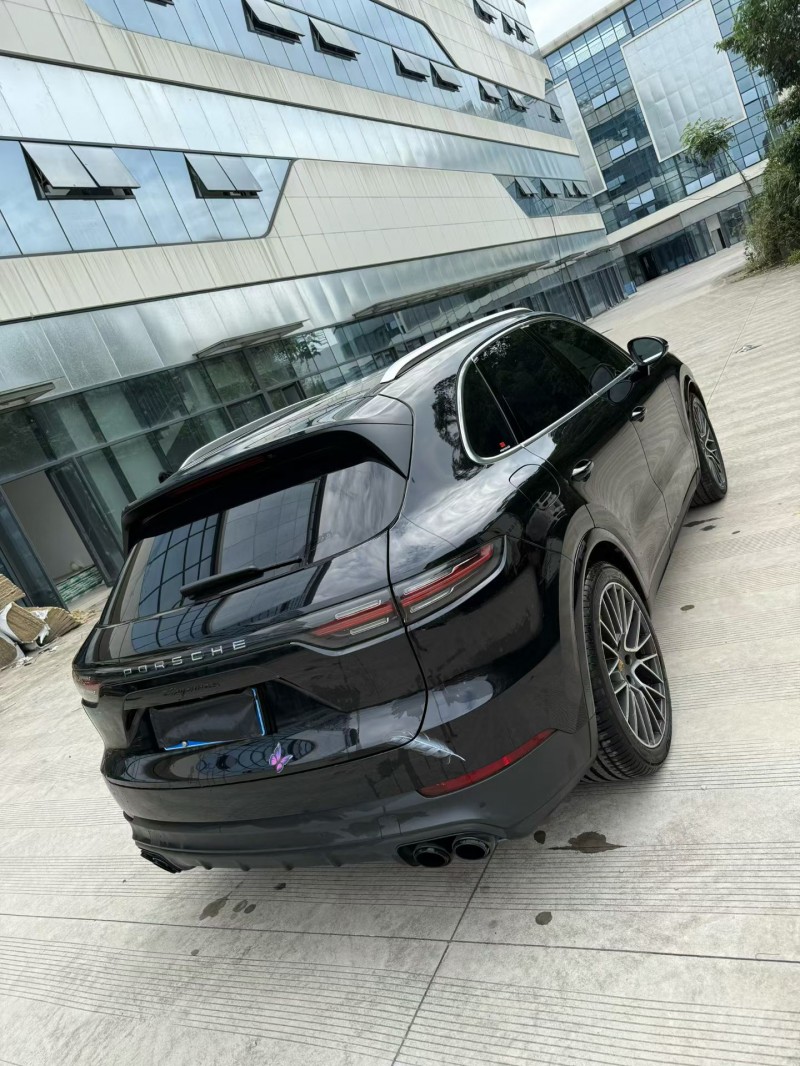 乐山21年保时捷卡宴7