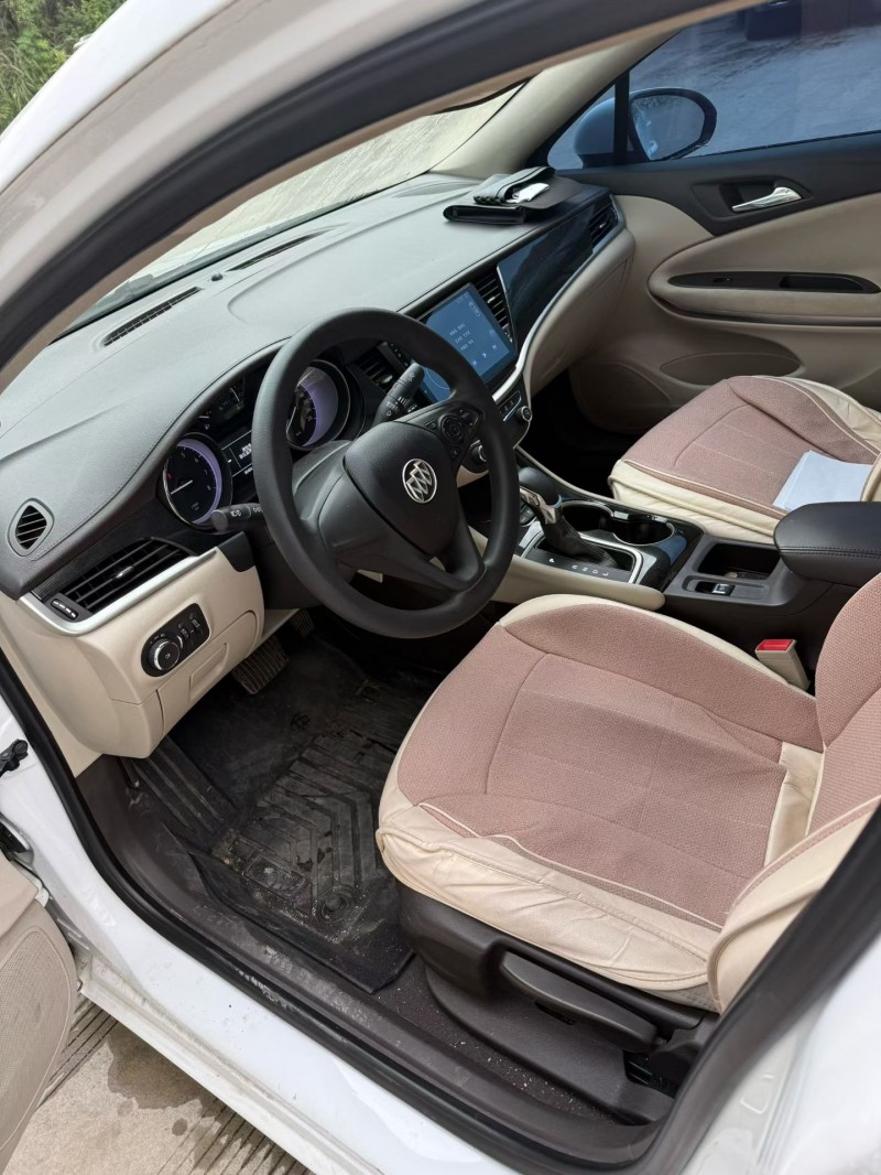 乐山17年别克威朗3