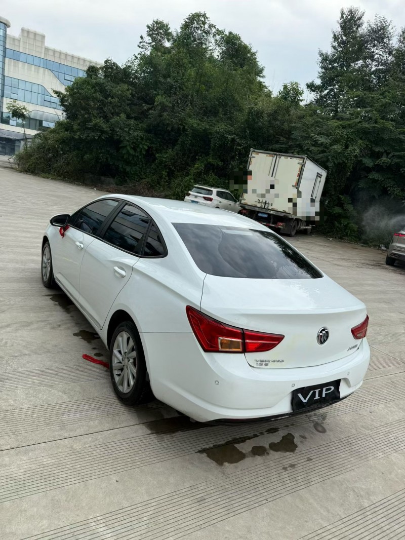 乐山17年别克威朗5