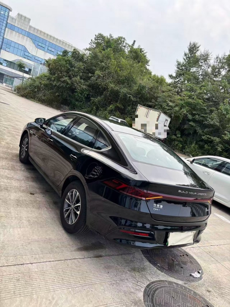 乐山25年比亚迪秦5