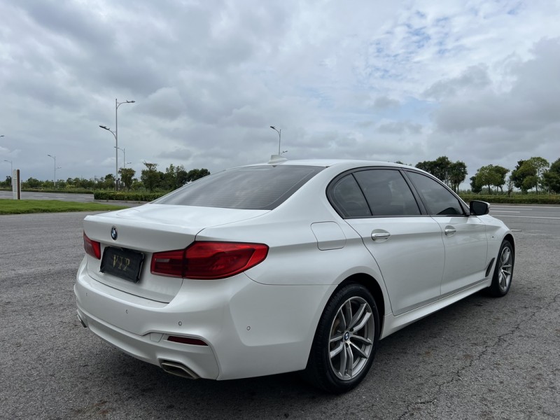 盐城18年宝马5系8