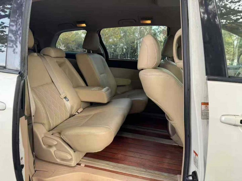 青岛19年丰田普瑞维亚4