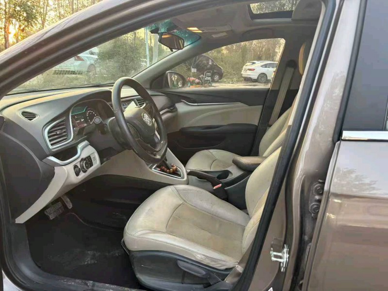 徐州16年别克英朗2