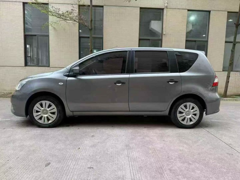 佛山17年日产骊威8