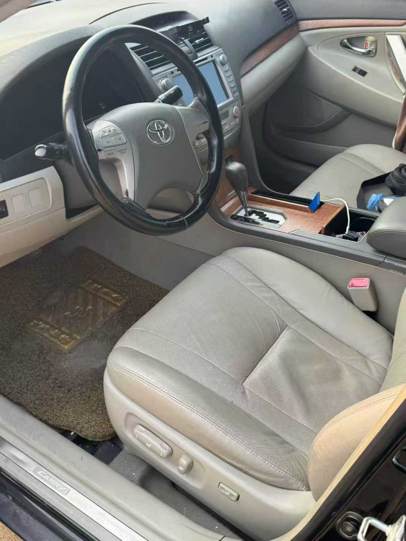 青岛13年丰田凯美瑞4