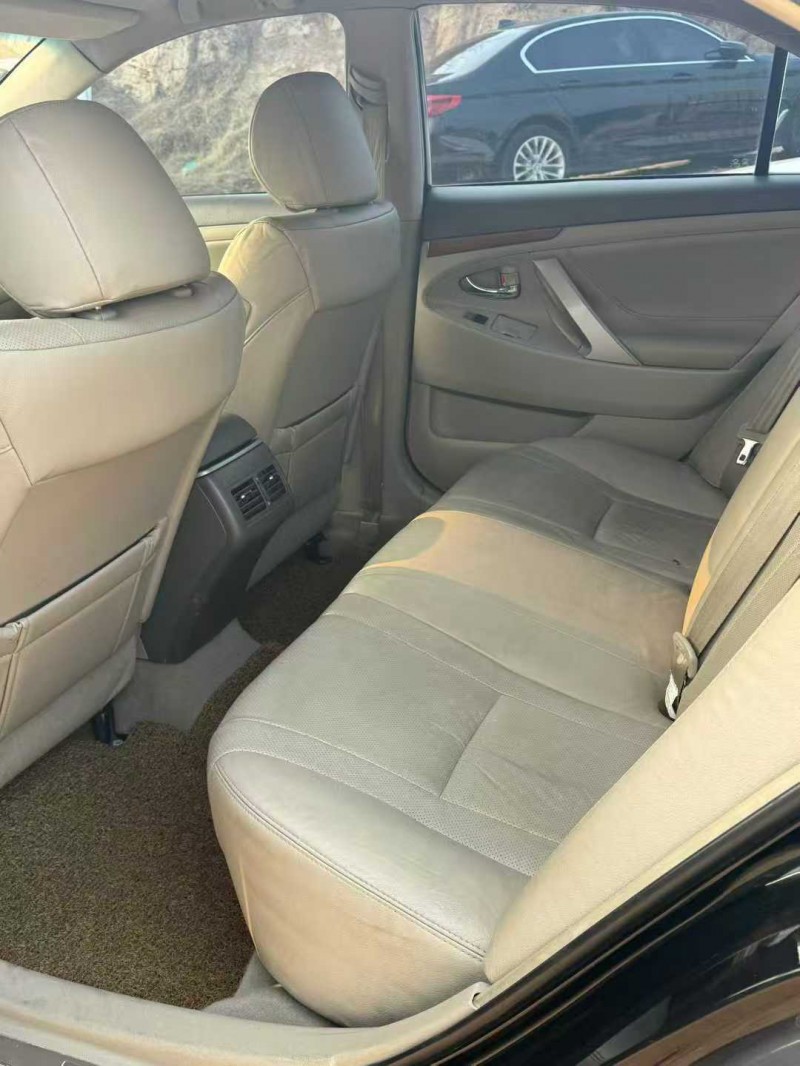 青岛13年丰田凯美瑞5