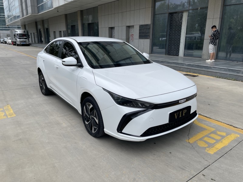 济宁24年吉利几何2