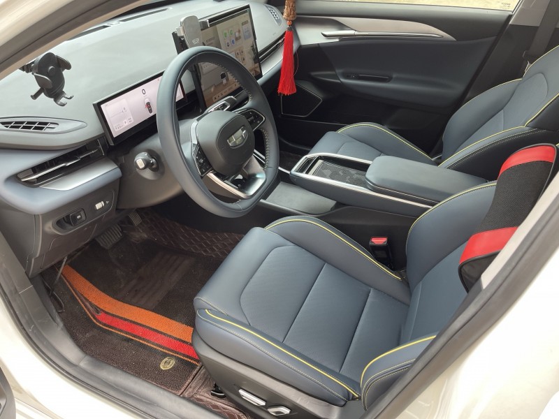 济宁24年吉利几何4