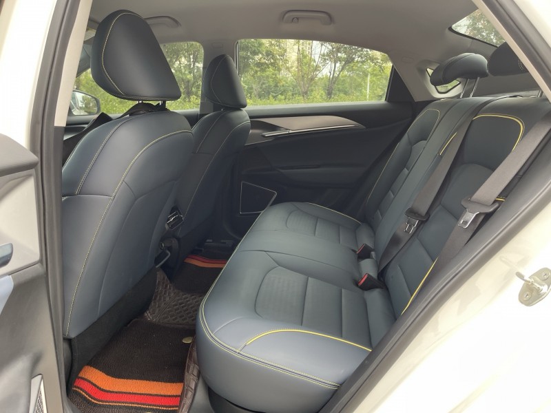 济宁24年吉利几何5