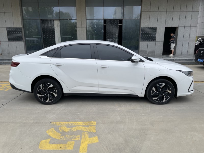 济宁24年吉利几何8