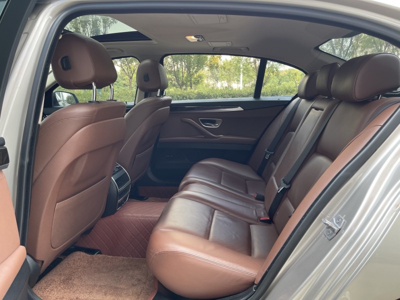 济宁17年宝马5系5