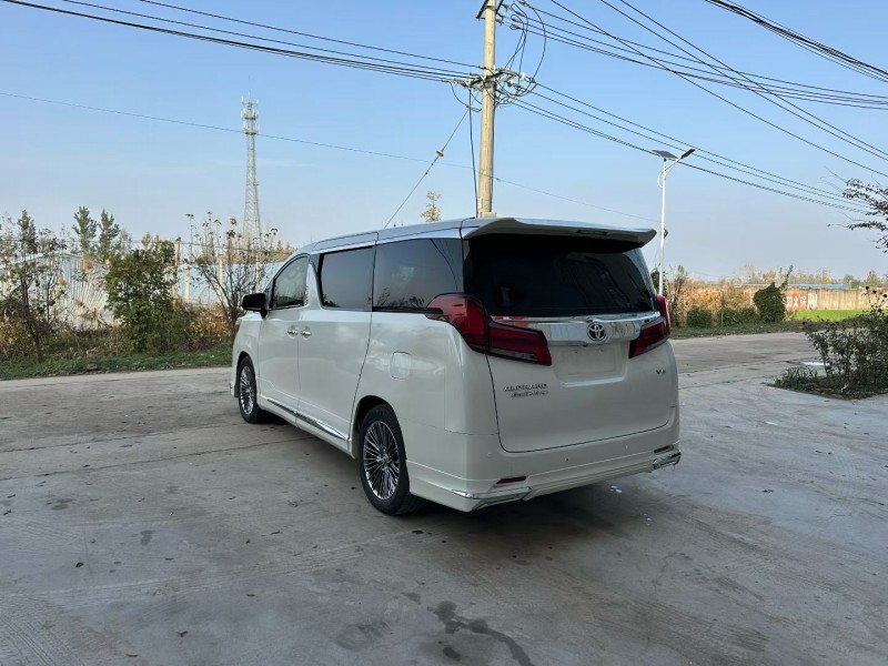 徐州13年丰田埃尔法3